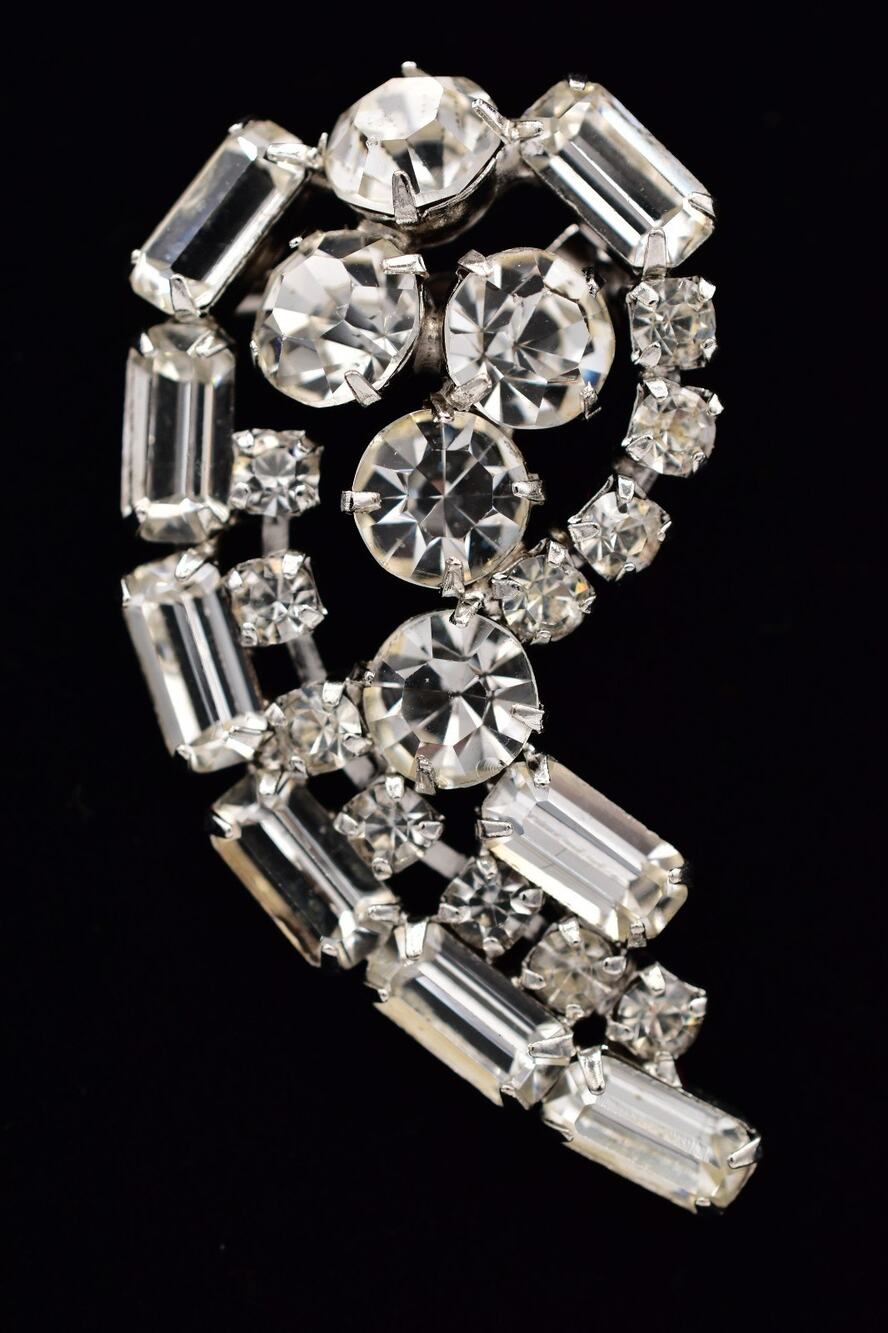 Vintage Crystal Pin Brooch Paisley Prong Rhinestone Silver Retro Glam 50s BinBP